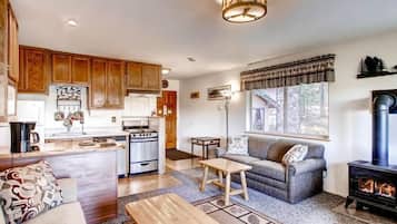 Flat-screen TV, fireplace, DVD player