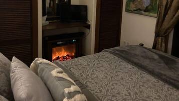 1 chambre, coffre-fort, bureau, fer et planche à repasser