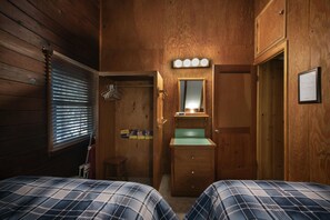 3 bedrooms, iron/ironing board, Internet, bed sheets