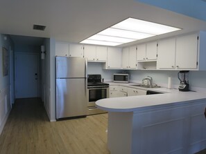 Fridge, microwave, oven, stovetop - Fantastic Cape Canaveral location! Ocean View and Direct Beach Access! (Cape Canaveral)