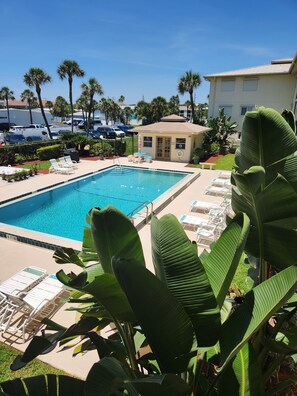 Piscina all'aperto, una piscina riscaldata