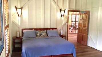 3 bedrooms, travel cot, free WiFi, bed sheets