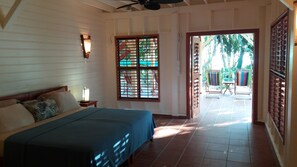 3 Schlafzimmer, Reisekinderbett, kostenloses WLAN, Bettwäsche