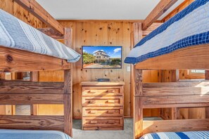 4 bedrooms, free WiFi, bed sheets