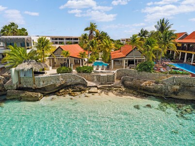 Oceanfront with private beach - 4 bedrooms, 4 bathrooms