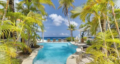 Oceanfront with private beach - 4 bedrooms, 4 bathrooms