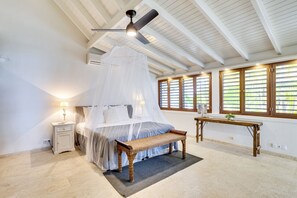 4 dormitorios, tabla de planchar con plancha, cuna de viaje y wifi