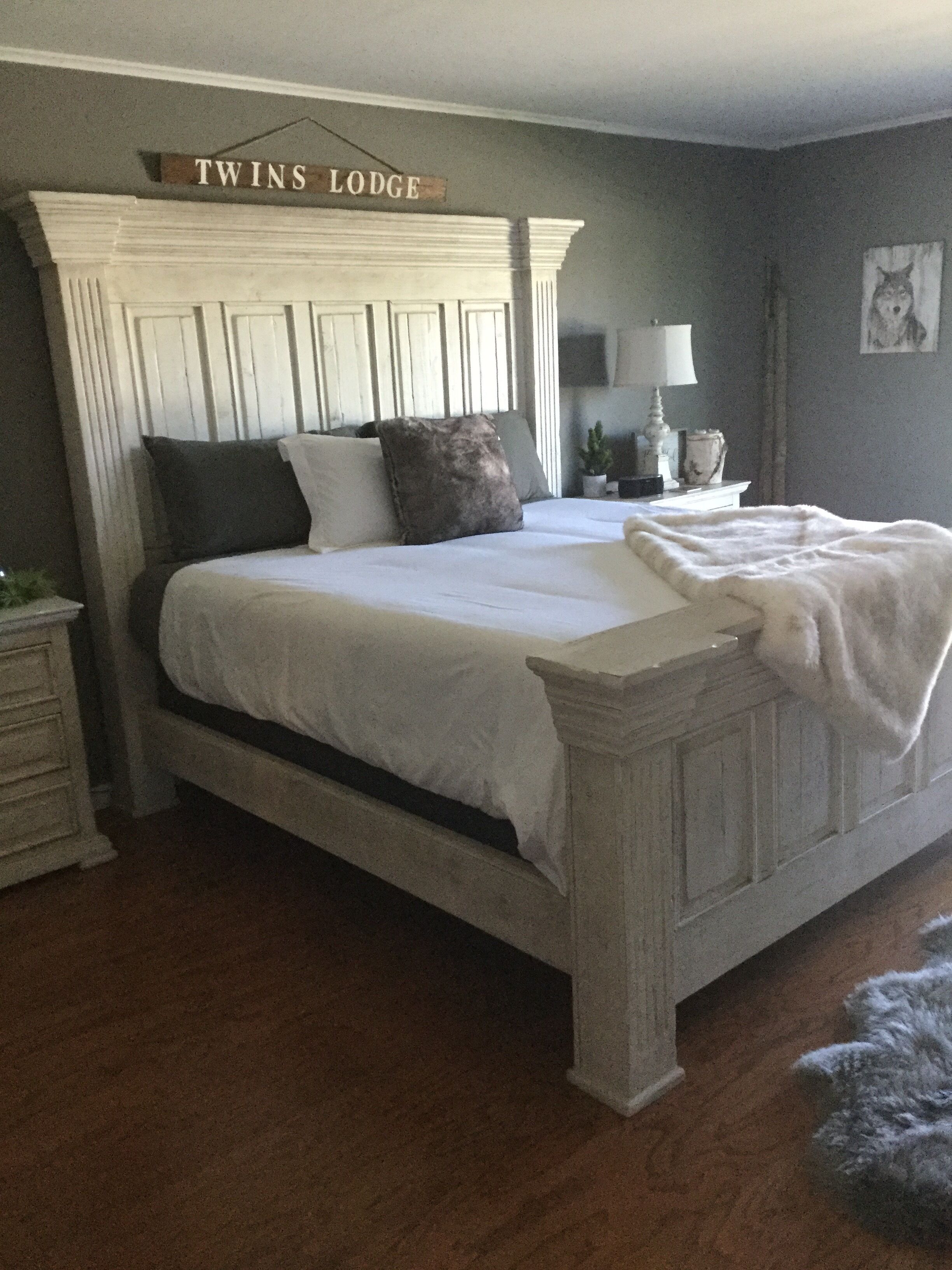 Beautiful Country Farmhouse on 2 acres, sleeps 12, Hunting & Fishing Area!