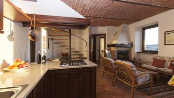 JÀÀkaappi, uuni, liesi, astianpesukone