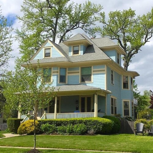 4 - 5 Bed Apt Victorian Beach House in Asbury Park