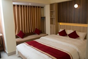 Standard-Zweibettzimmer, 2 Einzelbetten, Nichtraucher, Stadtblick | Pillowtop-Betten, kostenloses WLAN, Bettwäsche