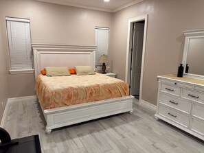 2 chambres, fer et planche à repasser, Wi-Fi gratuit, draps fournis