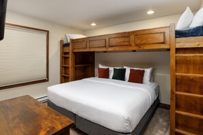 1 Schlafzimmer, Reisekinderbett, kostenloses WLAN, Bettwäsche