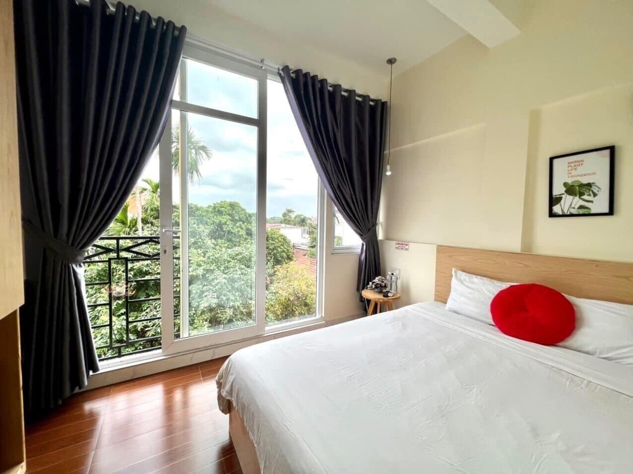 standard double room | 1 bedroom, minibar, in-room safe, desk