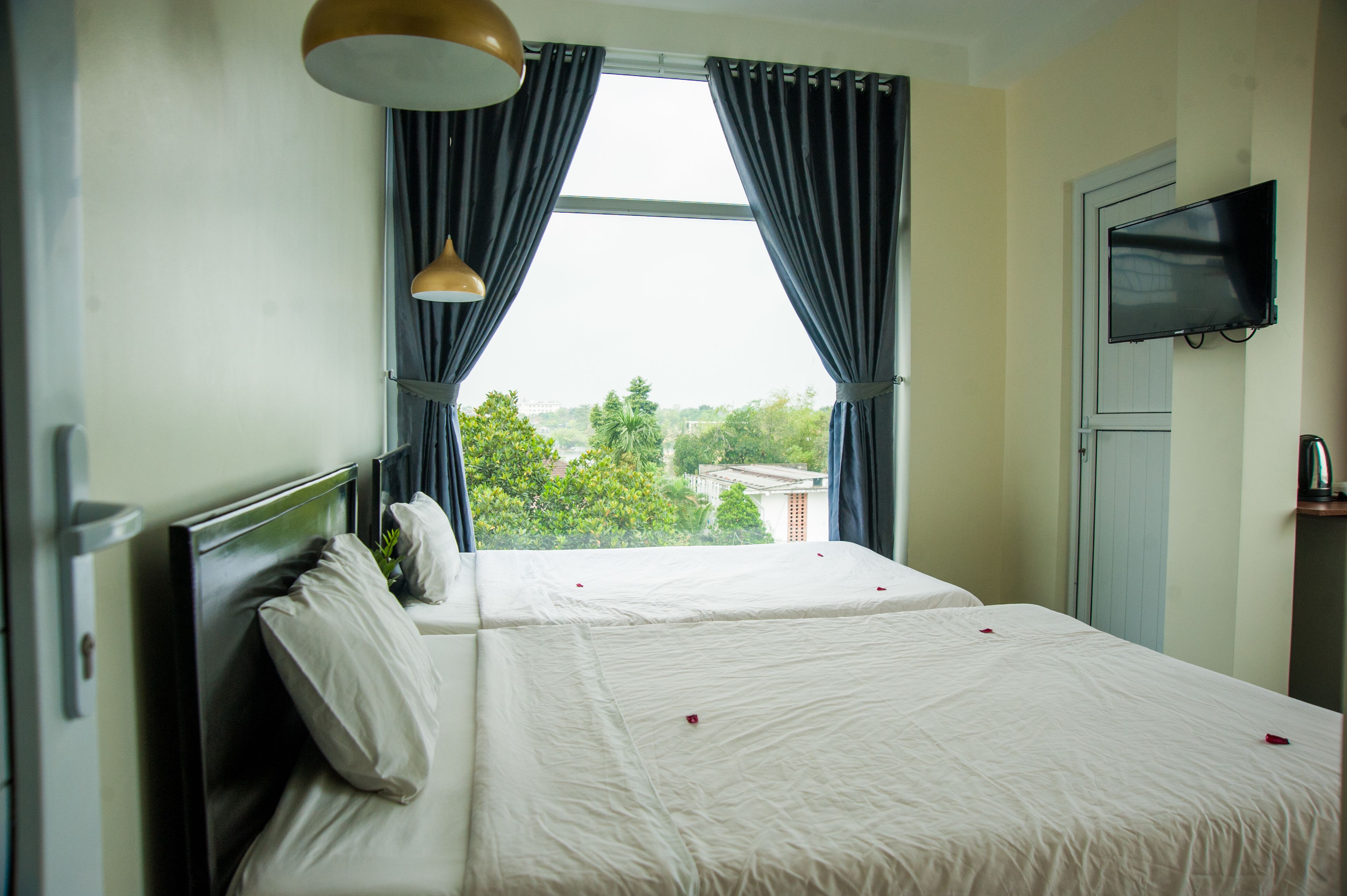 family room | 1 bedroom, minibar, in-room safe, desk