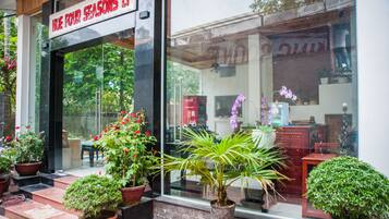 Mặt tiền nơi lưu trú