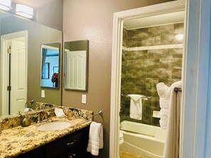 Combined shower/bathtub, hair dryer, towels, soap - Spectacular home full of comforts and convenience w pool/spa in tropical setting (Las Vegas)