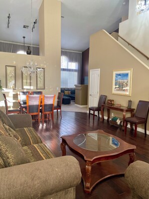 Smart-TV, Kamin, DVD-Player, Stereoanlage