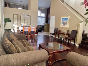 Smart TV, fireplace, DVD player, stereo - Spectacular home full of comforts and convenience w pool/spa in tropical setting (Las Vegas)