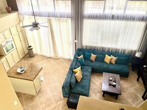 Smart-TV, Kamin, DVD-Player, Stereoanlage