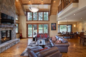 TV, fireplace, DVD player - Dog-Friendly Home w/ Pool Table Located On The Old Greenwood Golf Course (Truckee)