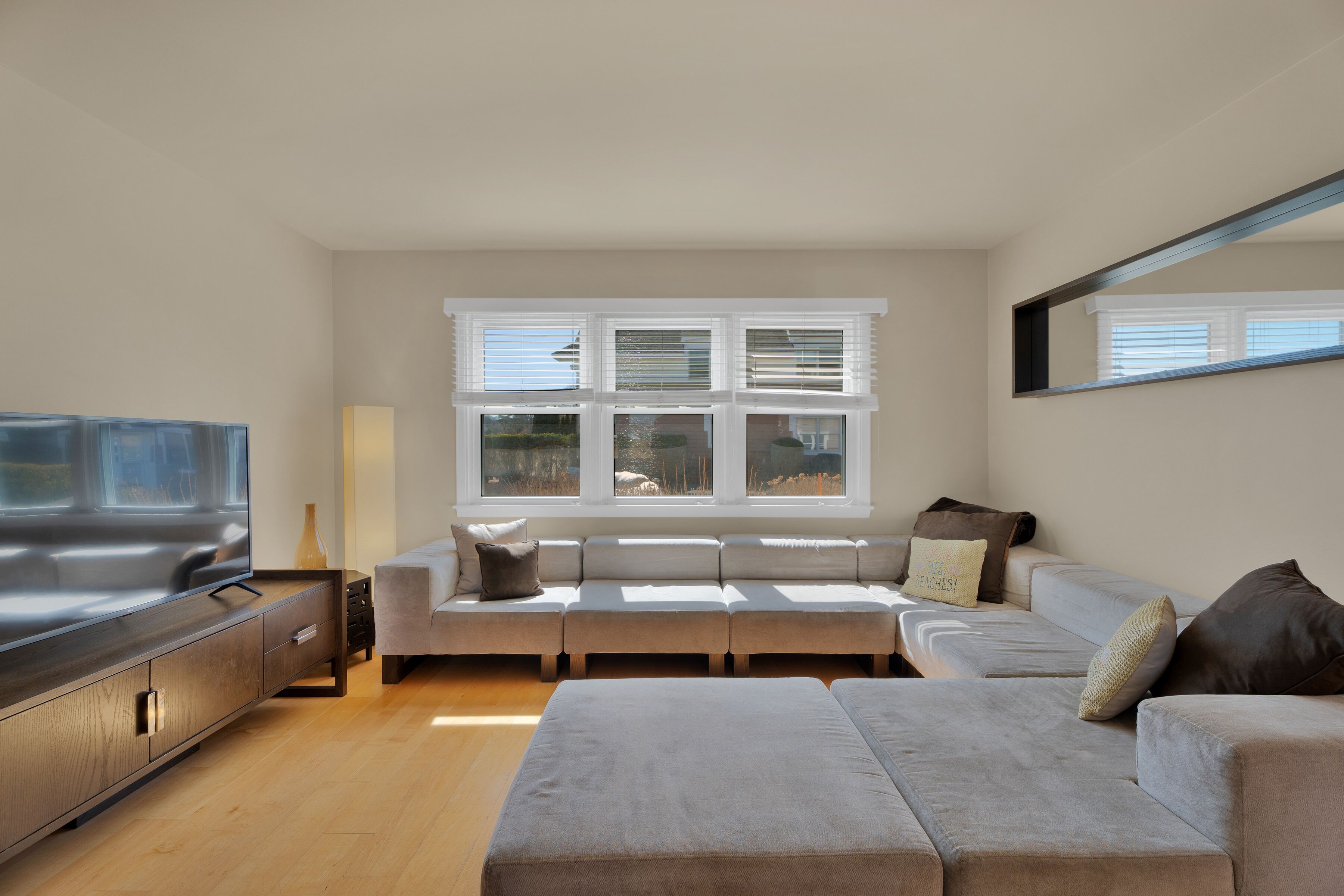 Hamptons Waterfront With Private Beach & Pool