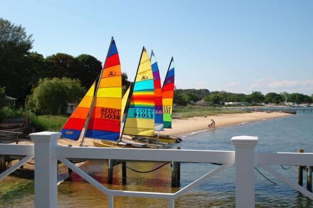 Hamptons Waterfront With Private Beach & Pool