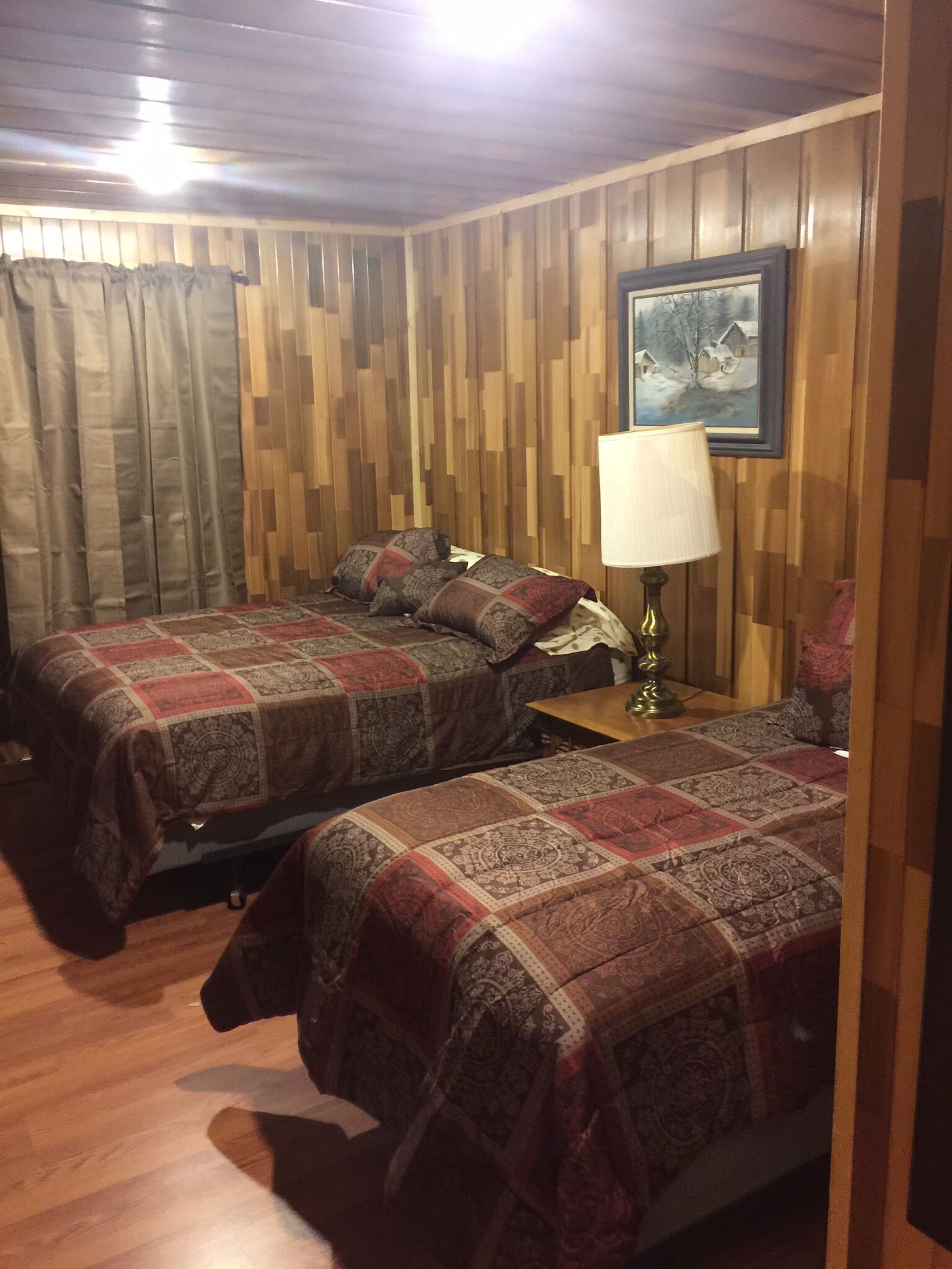 Beautiful and comfortable.   One block from Dutch’s Old Bar!!  Sleeps 12. 