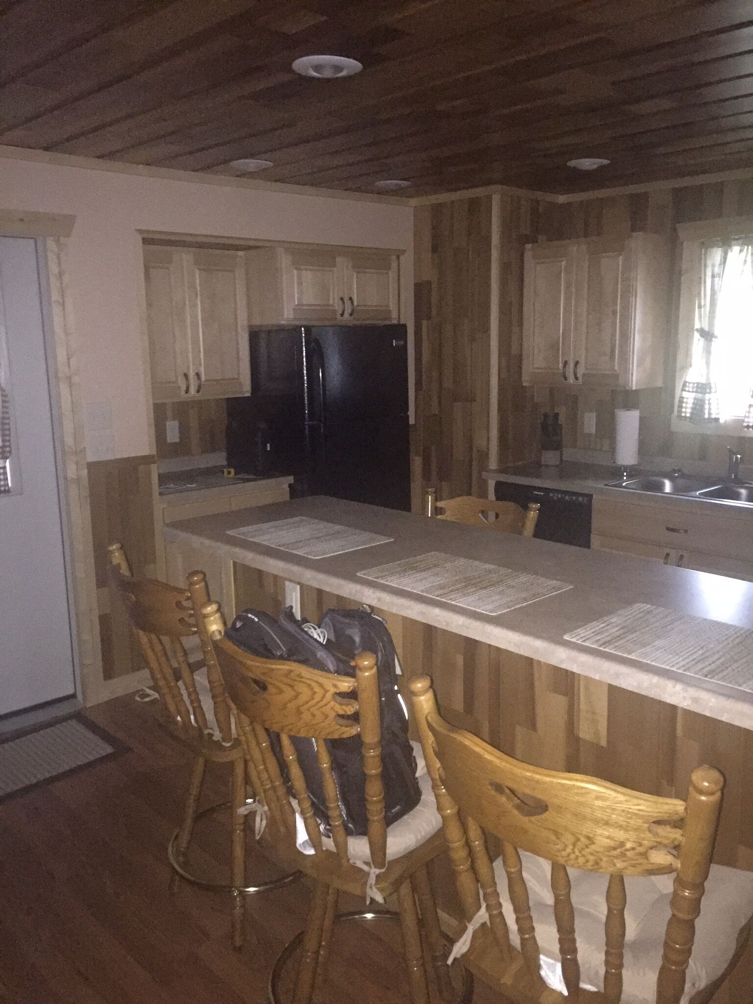 Beautiful and comfortable.   One block from Dutch’s Old Bar!!  Sleeps 12. 