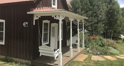 4-suuntainen palkittu mökki! Kävele kaikkeen kaupunkiin!