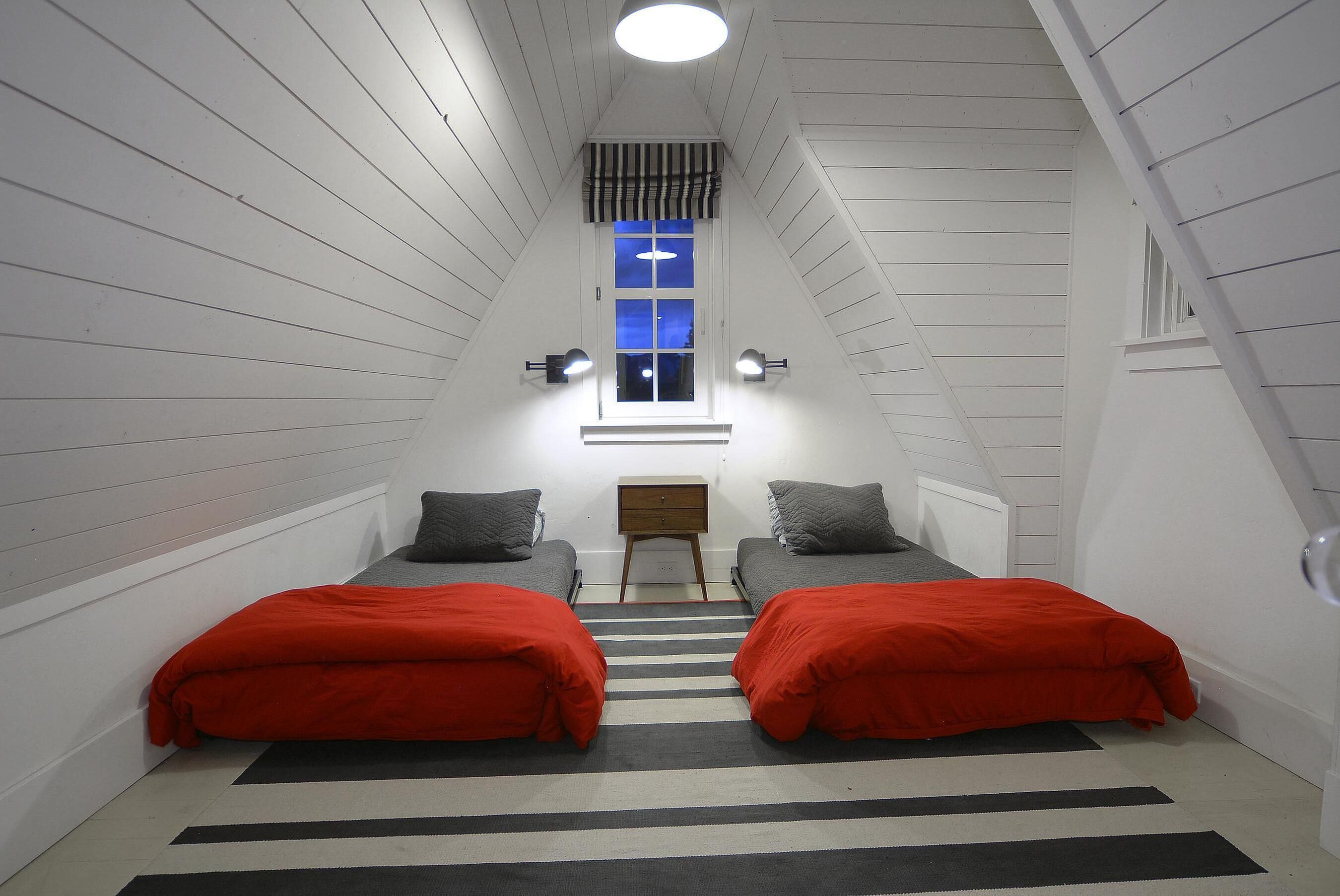 Award Winning Cabin by the 4-Way!  Walk to everything in town!!