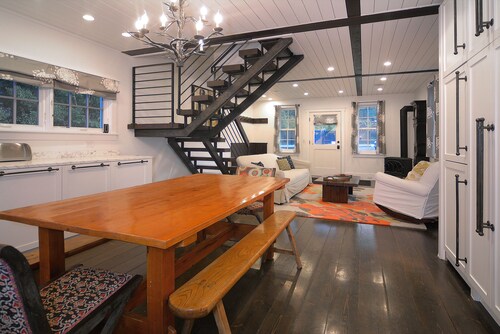 Award Winning Cabin by 4-Way!! Walk to everything in town!
