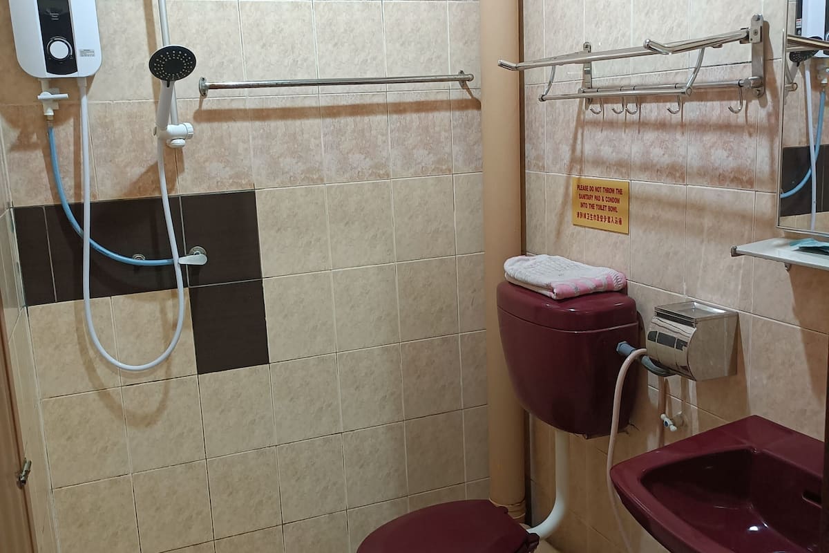 Standard Room | Bathroom