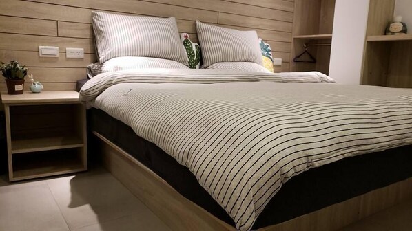 Double Room, 1 Queen Bed, Non Smoking | Free WiFi, bed sheets - Chinya House (Beigan)