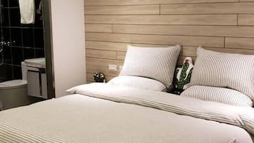 Double Room, 1 Queen Bed, Non Smoking | Free WiFi, bed sheets