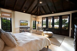 4 bedrooms, desk, iron/ironing board, free WiFi