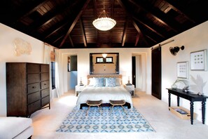 4 soverom, skrivebord, strykejern/-brett og wi-fi (inkludert)