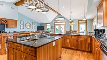 KĂŒhlschrank, Mikrowelle, Ofen, Herdplatte