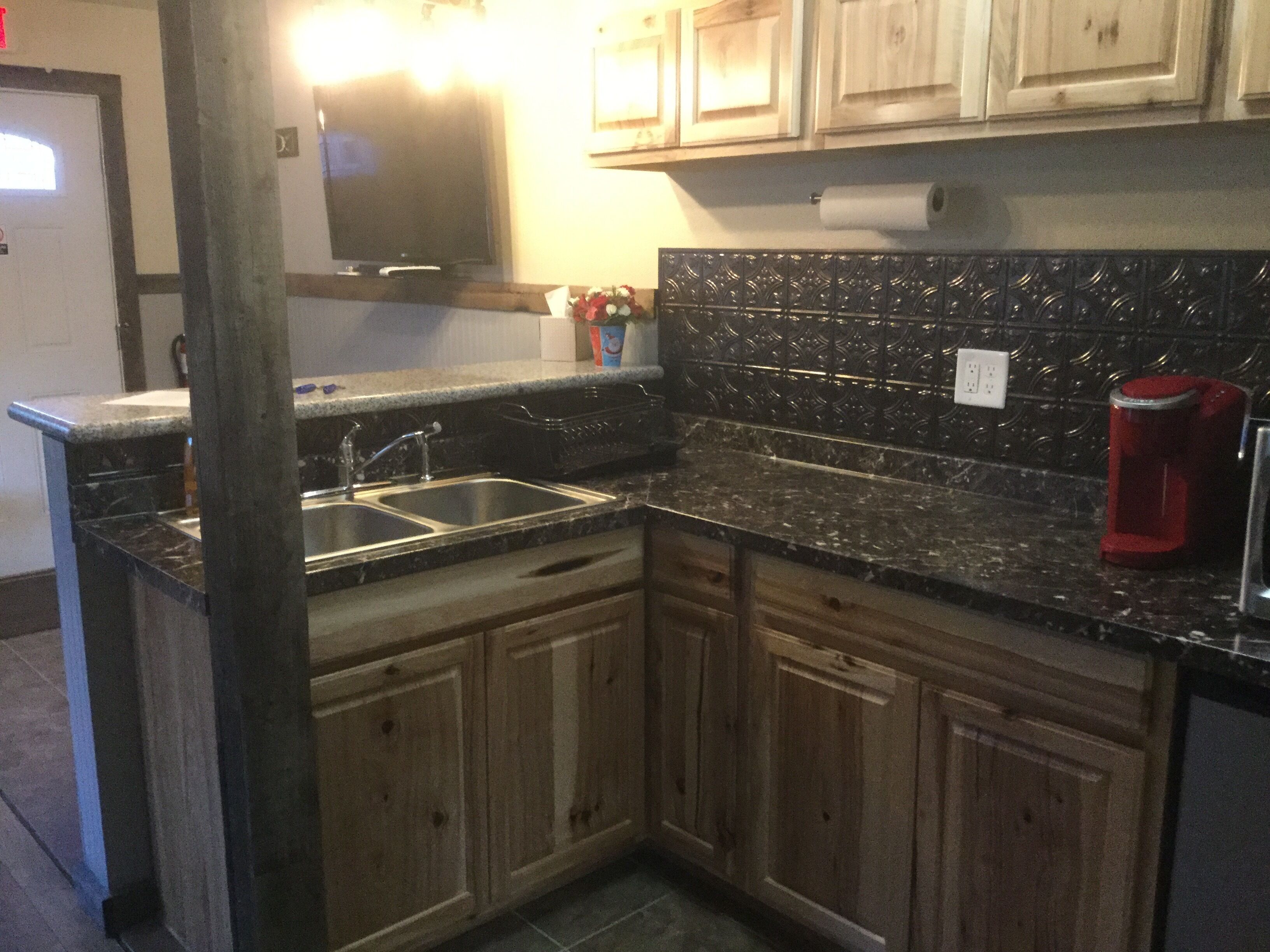 Beautiful one bedroom suite in scenic central Nevada. Peaceful and quiet.