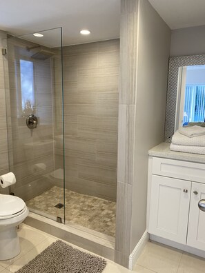 Hair dryer, towels - Luxury Rental AP3 - 3 MINUTES WALK TO THE BEACH (Pompano Beach)
