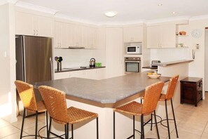 Rumah, 4 kamar tidur | Dapur pribadi | Lemari es besar, microwave, oven, dan kompor