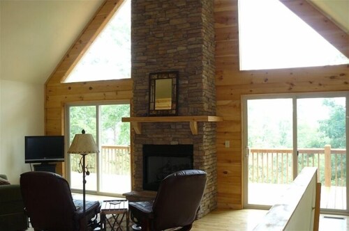 Newer Cabin with Mountain Views, Near Lakes, Golf