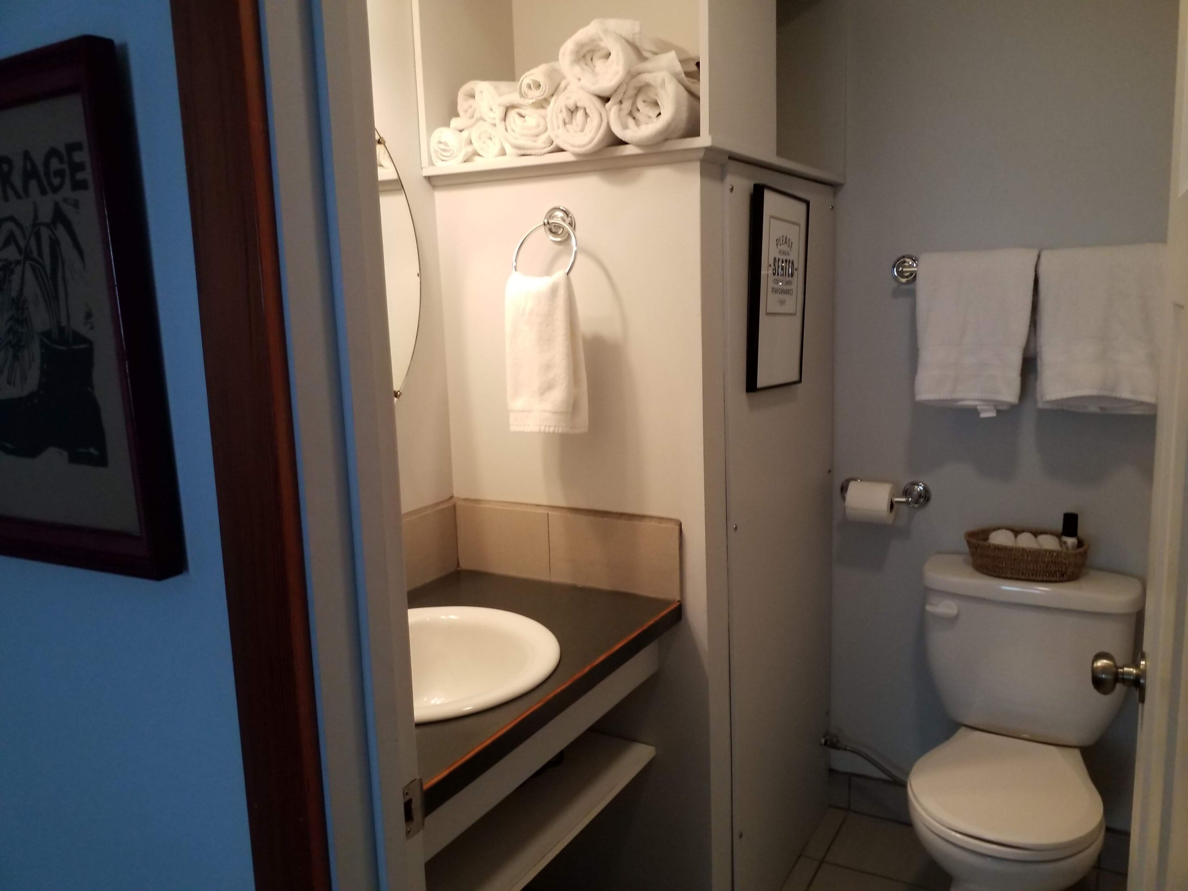 Combinazione doccia/vasca, asciugacapelli, asciugamani, sapone