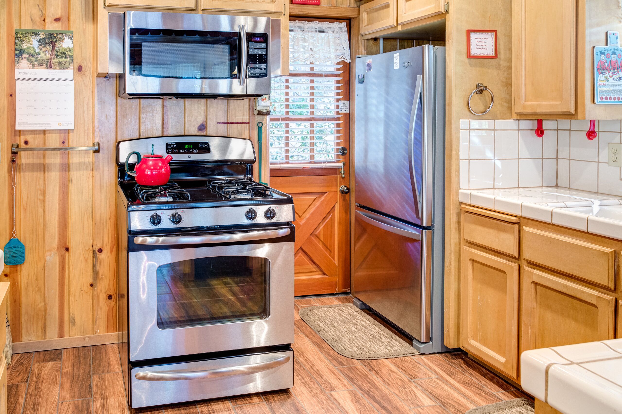 (7) Cedar Lodge at The Redwoods In Yosemite