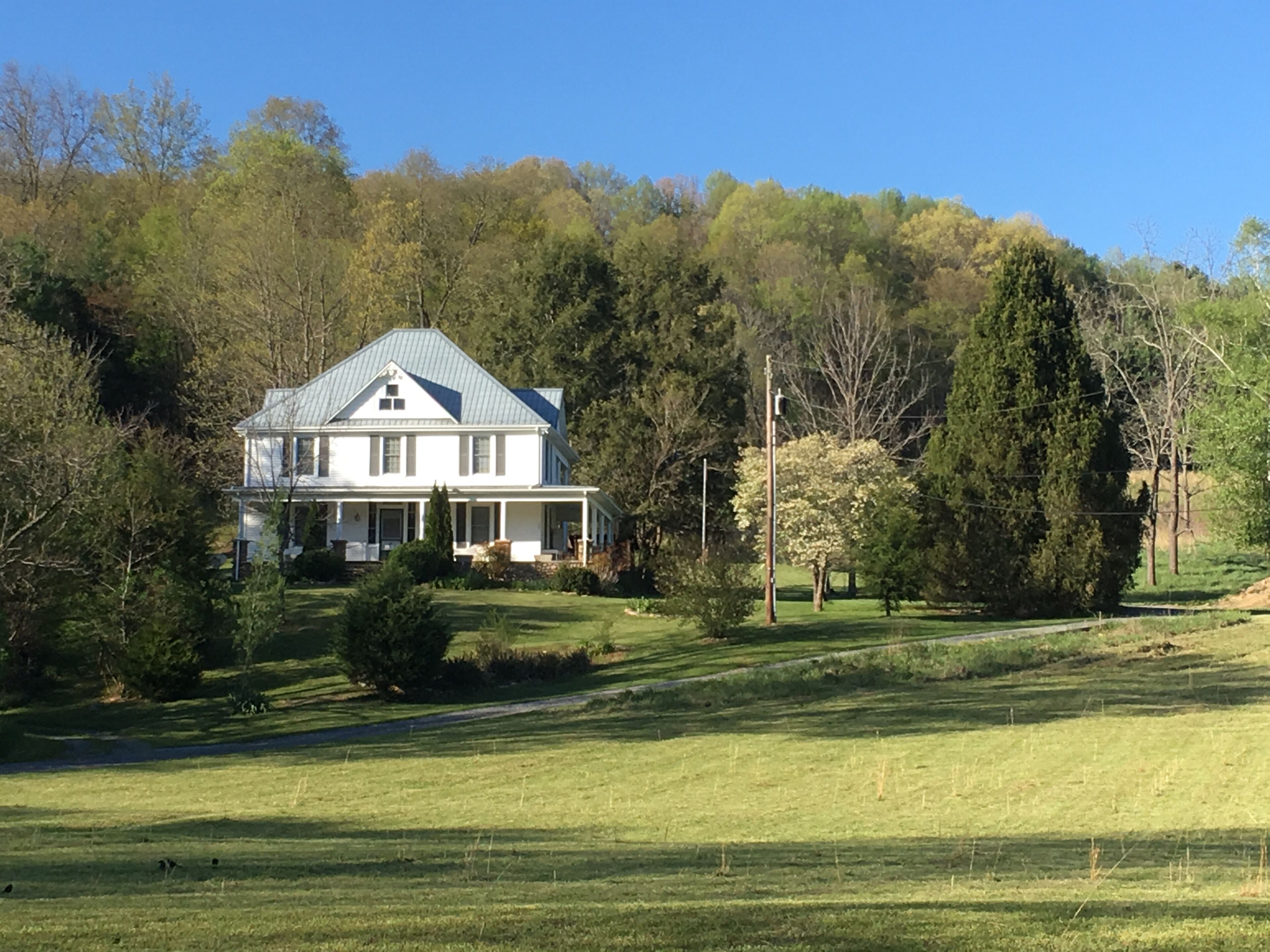 Damascus,VA-3BR Farmhouse close to Town, Creeper Trail & river!
