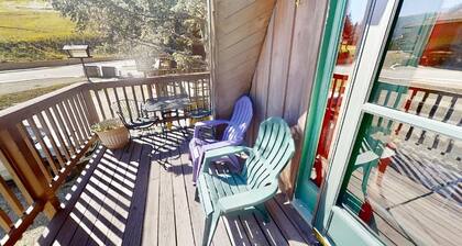 CJ A-Frame 5 - Pet Friendly - In Town - Ski In/Ski Out - Free WiFi - Cable - Gas