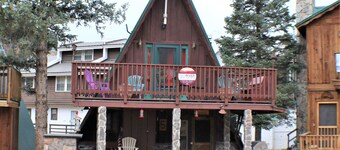 A-Frame Cabin、町の中、すべて歩く距離、スキーと夏のエリアの近く