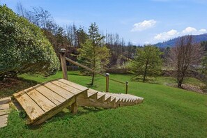 Property grounds - Amazing Views! Updated, warm & cozy ranch.  Fully fenced in yard. Dogs Ok!  (Candler)