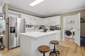 Fridge, microwave, oven, stovetop - Amazing Views! Updated, warm & cozy ranch.  Fully fenced in yard. Dogs Ok!  (Candler)