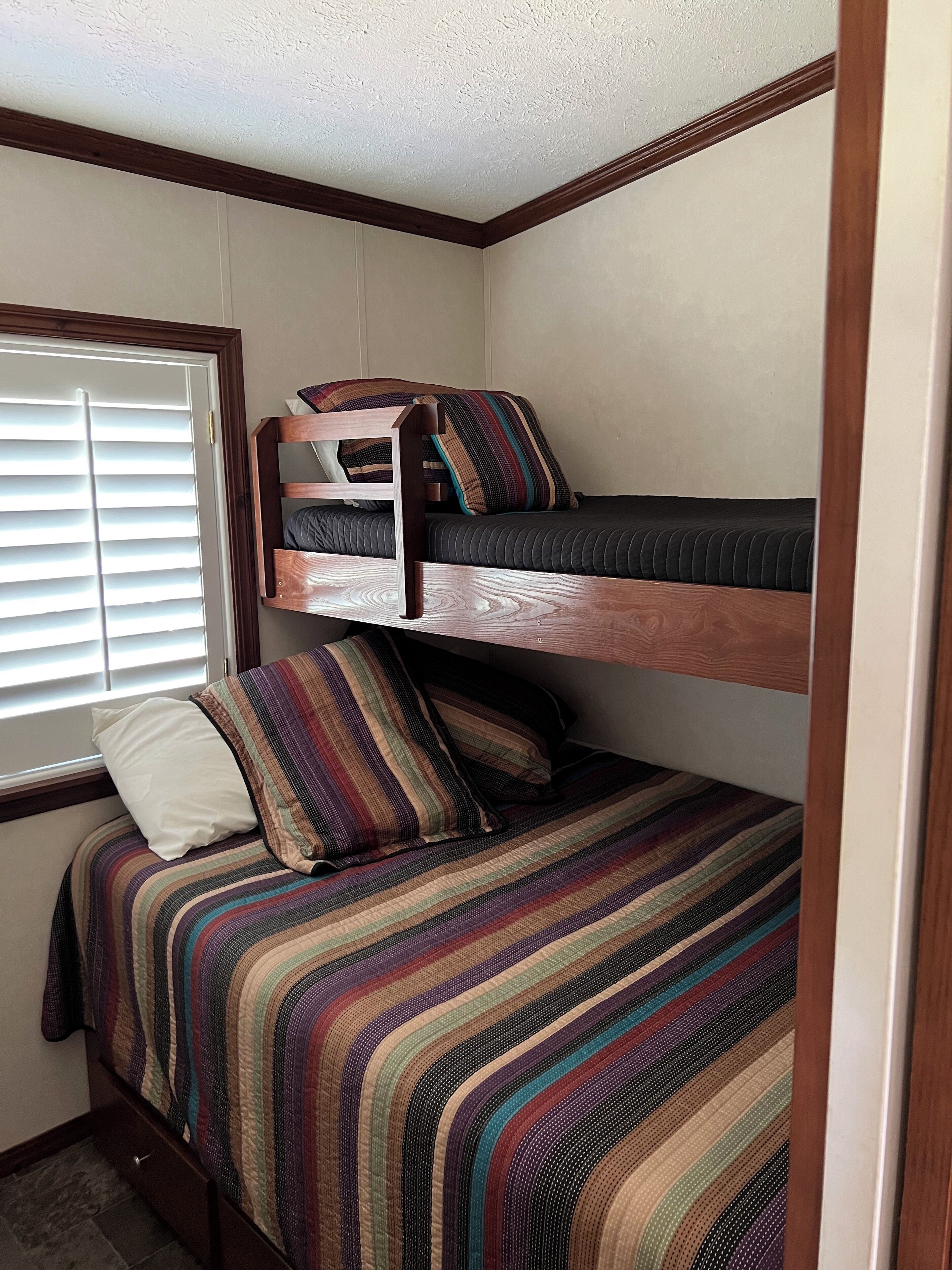 2 bedrooms, iron/ironing board, WiFi (free), bed sheets